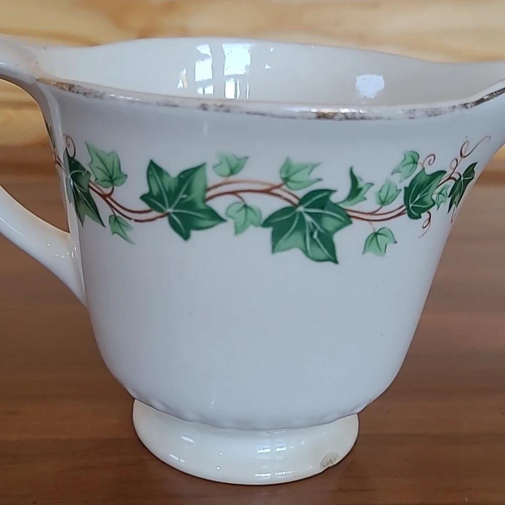 Vintage 1951 Homer Laughlin WVA Green Ivy Garland Footed Creamer Cup HLC39 RARE